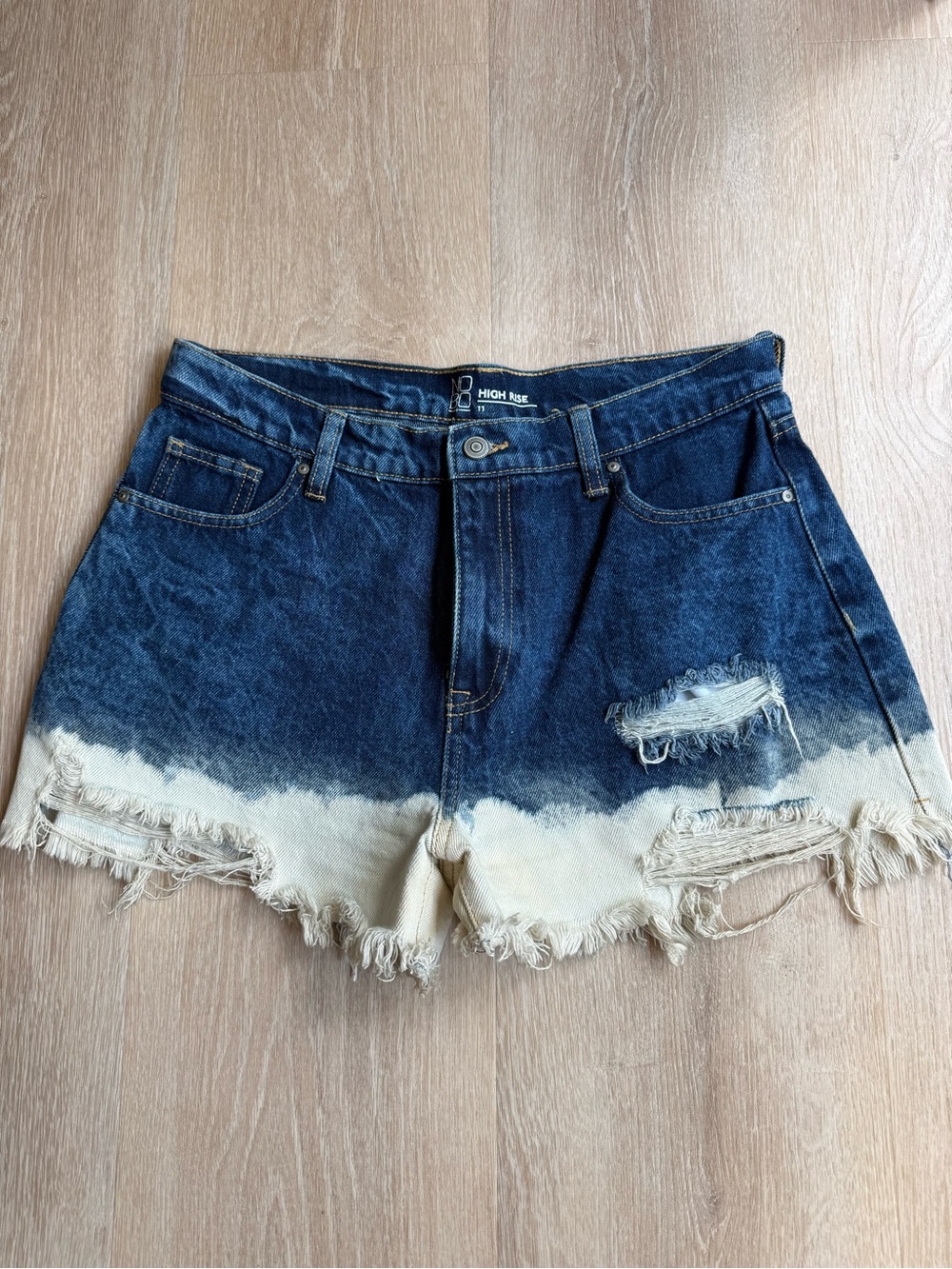 NOBO Two-Tone High-Rise Dip-Dye Denim Shorts in Dark Blue & Cream
